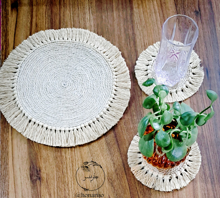 زیربشقابی گرد ریشه دار